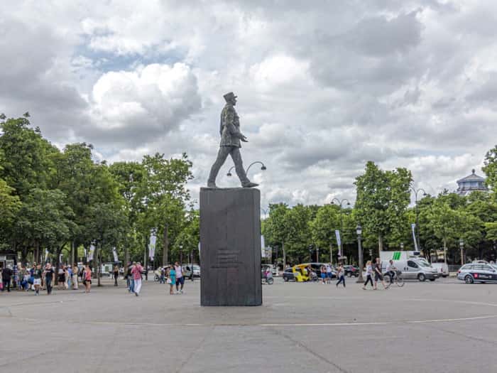 French President Charles de Gaulle grants amnesty to 130 Algerians sentenced to death