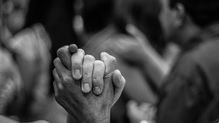 6.5 million people hold hands in "Hands Across America" movement